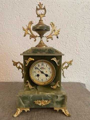 Antieke Franse Pendule Onyx Groen Marmer Brons beschikbaar voor biedingen