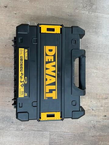 De walt accuboormachine beschikbaar voor biedingen
