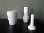 Set van 3 witte keramieke items - vaasjes - kandelaar, Wit, Aardewerk of Porselein, Ophalen of Verzenden, Zo goed als nieuw