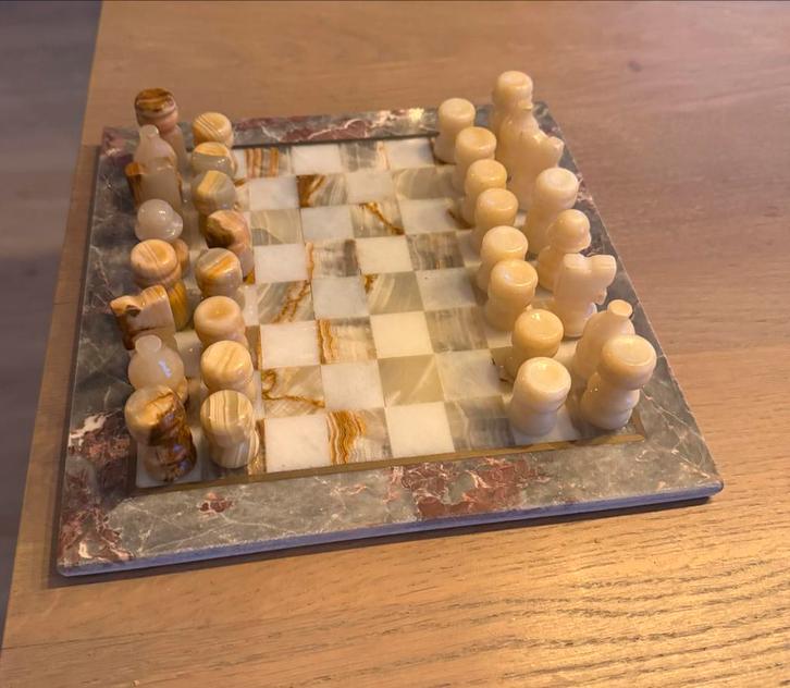 Marmeren Schaakbord - Elegant en Tijdloos, Hobby en Vrije tijd, Gezelschapsspellen | Bordspellen, Zo goed als nieuw, Een of twee spelers