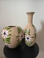 Mooie beige vaas met bloemmotief, Ophalen, Overige materialen, Overige kleuren, Zo goed als nieuw