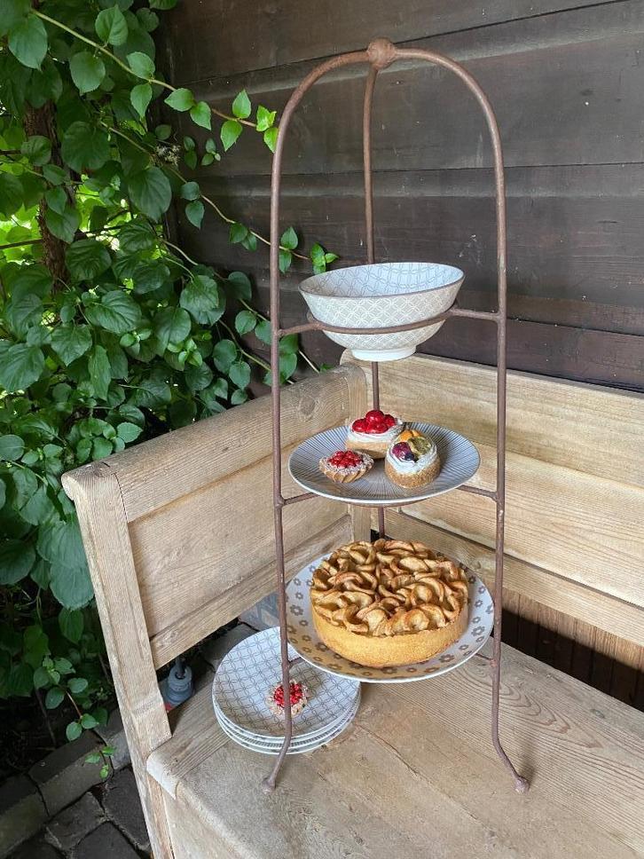 Brocante hoge ijzeren etagère, incl 7 borden, Huis en Inrichting, Woonaccessoires | Etagères, Ophalen of Verzenden