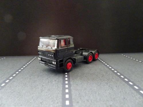 700 herpa daf 3600 ati 3-as trekker zwart 1:87 truck trein, Hobby en Vrije tijd, Modelauto's | 1:87, Zo goed als nieuw, Bus of Vrachtwagen