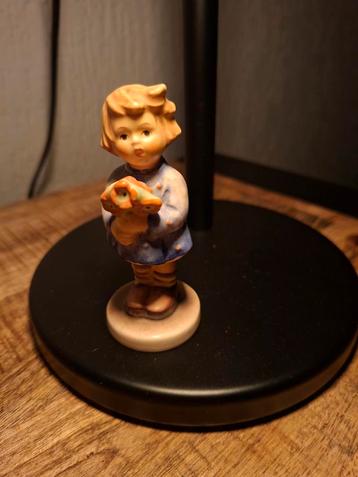 Hummel Beeldje Meisje met Bloemen beschikbaar voor biedingen