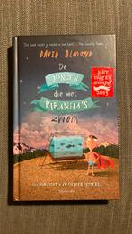 David Almond - De jongen die met piranha's zwom, Boeken, Ophalen of Verzenden, Zo goed als nieuw, David Almond