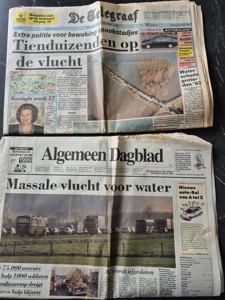 Kranten dreigende dijkdoorbraken en watersnoodramp 1995, Verzamelen, Tijdschriften, Kranten en Knipsels, Krant, Nederland, 1980 tot heden