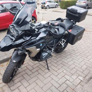 BMW R1250 GS Triple black full options (uniek 6557km) beschikbaar voor biedingen