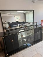Zwarte Vitrinekast met Gouden Accenten, Huis en Inrichting, Kasten | Dressoirs, Gebruikt, Ophalen of Verzenden, Glas, 200 cm of meer