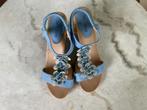 Schoen met Sleehak maar 38, Ophalen of Verzenden, Zo goed als nieuw, Blauw