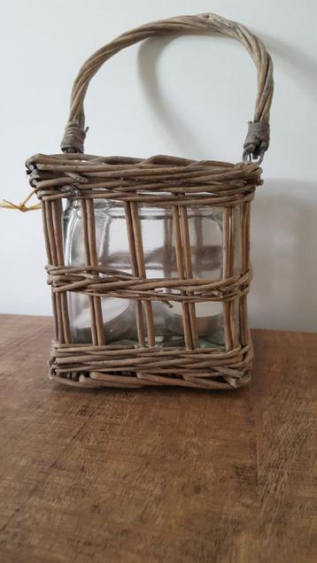 windlicht rotan met glazen inzet 13 x 13 x 13 beschikbaar voor biedingen
