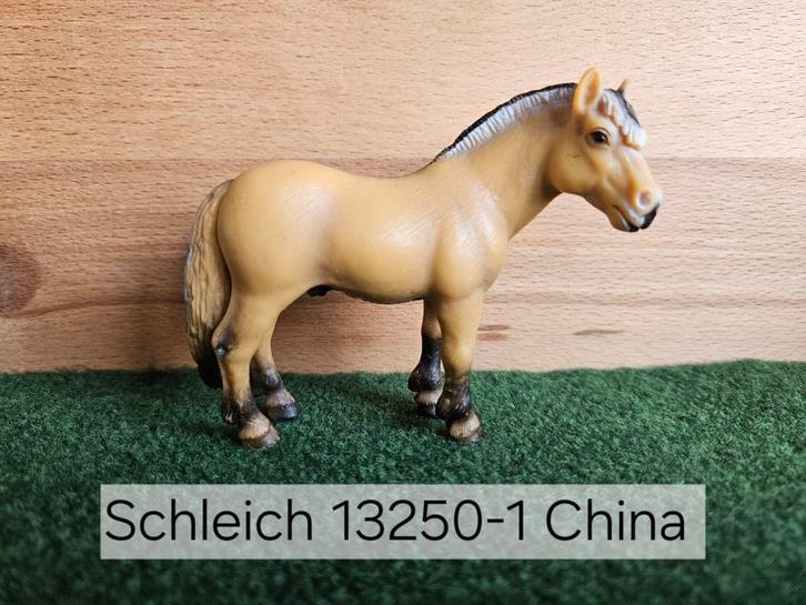 Schleich 13250-1 Fjord ruin met aalstreep uit 2001, Verzamelen, Dierenverzamelingen, Zo goed als nieuw, Beeldje of Figuurtje, Paard