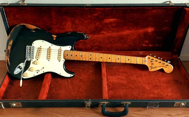Fender Stratocaster 1974 Black Over Sunburst Relic, Muziek en Instrumenten, Snaarinstrumenten | Gitaren | Elektrisch, Ophalen