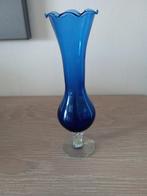vintage blauwe vaasje op voet, Ophalen of Verzenden, Huis en Inrichting