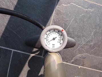 Fietspomp met drukmeter ( biketotaal) beschikbaar voor biedingen