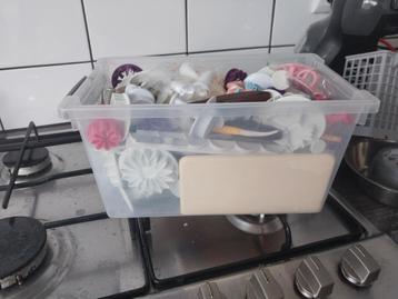 Hele bak met uitstekers voor taarten beschikbaar voor biedingen