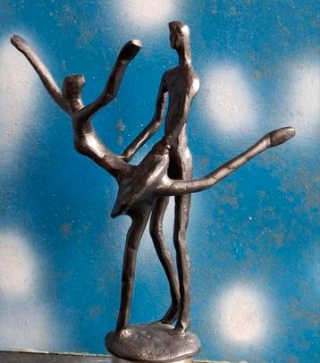 Danspaar. Sculptuur brons.  Geabstraheerd.  20 cm. beschikbaar voor biedingen