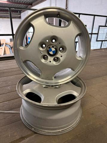 2x 16” BMW velgen beschikbaar voor biedingen