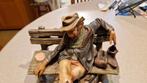 oud beeld man slaapt op bank, Antiek en Kunst, Ophalen of Verzenden