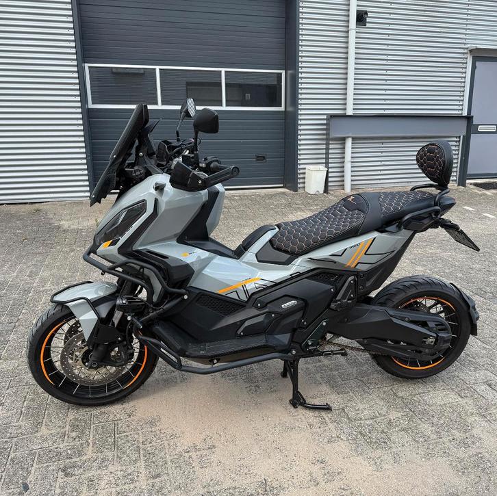 2021 Custom Honda XADV 750 TK FLUO Edition Nardo Grey, Motoren, Motoren | Honda, Particulier, Scooter, meer dan 35 kW, 2 cilinders