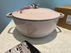 NIEUWE Staub Marmite 26 cm Sorbet Pink in doos, Huis en Inrichting, Keuken | Potten en Pannen, Gietijzer, Nieuw, Ophalen of Verzenden