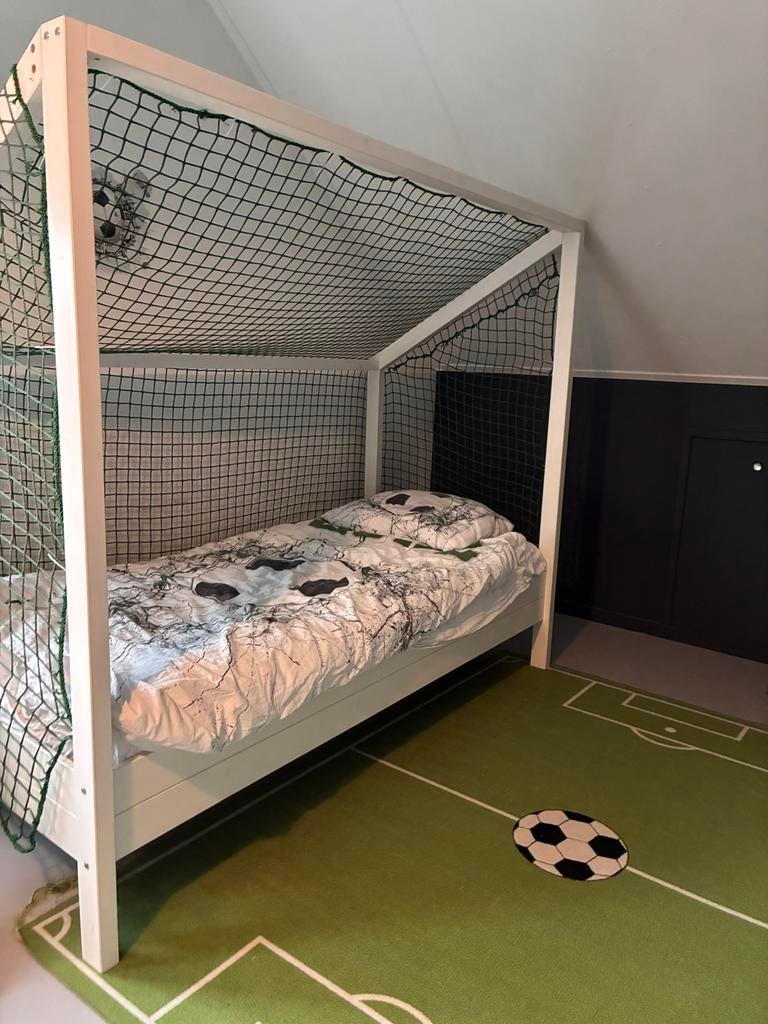 Voetbal bed, Super gaaf bed voor de kleine voetbalfan, Kinderen en Baby's, Kinderkamer | Bedden, Ophalen, 85 tot 100 cm, Gebruikt
