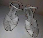 Vintage gabor
wit leren sandaaltje
38.5, Wit, Gabor, Gedragen, Sandalen of Muiltjes