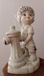 Goebel Beeldje Jongen bij Brandkraan, Antiek en Kunst, Antiek | Keramiek en Aardewerk, Ophalen of Verzenden