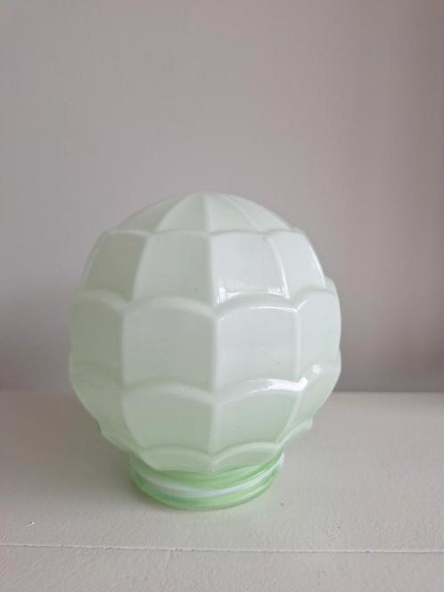 Vintage art deco Thabur glazen kap–zachtgroen opaalglas, Huis en Inrichting, Lampen | Plafondlampen, Zo goed als nieuw, Ophalen of Verzenden