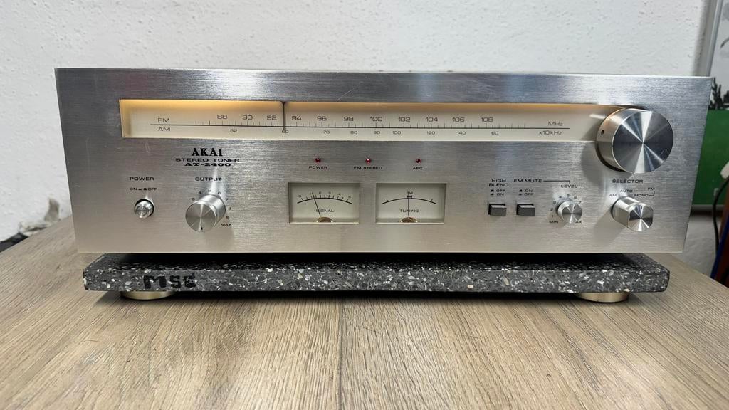 Akai AT-2400 Stereo Tuner - Vintage Seventies audio, Audio, Tv en Foto, Tuners, Gebruikt, Ophalen of Verzenden, Rua 197, Info@akai.com