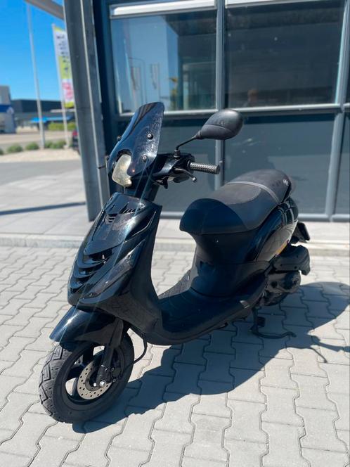 Piaggio zip brom/snor, Fietsen en Brommers, Scooters | Piaggio, Zo goed als nieuw, Zip, Benzine, Ophalen