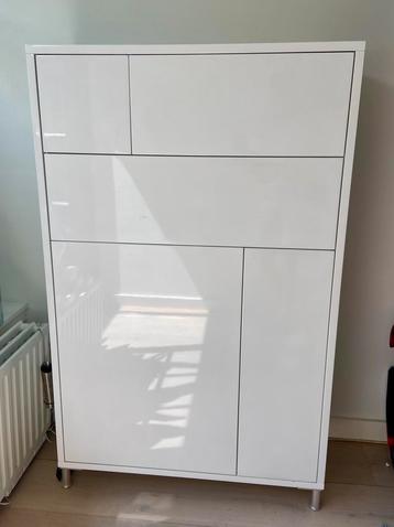Vakkenkast hoogglans merk Cantomoboli