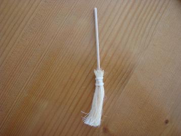 Poppenhuis veger bezem heksenbezem nieuw 1:12 beschikbaar voor biedingen