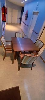 vierkante tafel met 4 stoelen, Ophalen, Gebruikt, 4 tot 6 stoelen, Bla