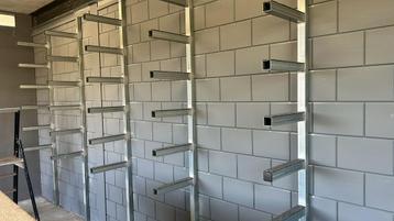 Wand stellingen beschikbaar voor biedingen