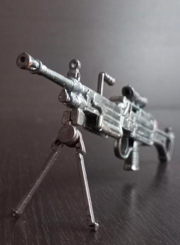 2 gedetailleerde metalen miniatuurgeweren Speelgoed, replica beschikbaar voor biedingen