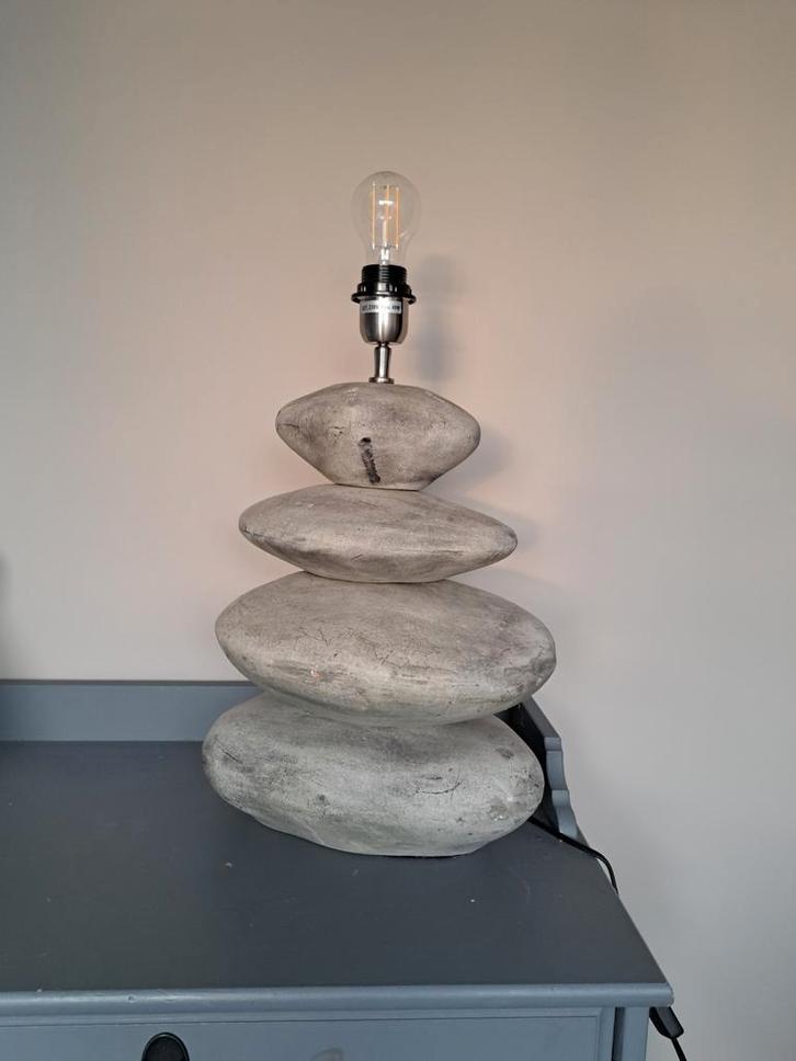 Stenen lamp, Huis en Inrichting, Lampen | Tafellampen, Gebruikt, 50 tot 75 cm, Overige materialen, Ophalen