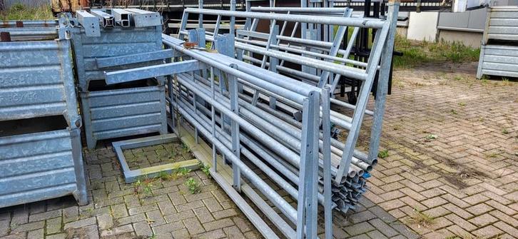 Rekken. Buizen. Verzwaringsbakken, Doe-het-zelf en Verbouw, Steigers, Gebruikt, Overige typen, Ophalen