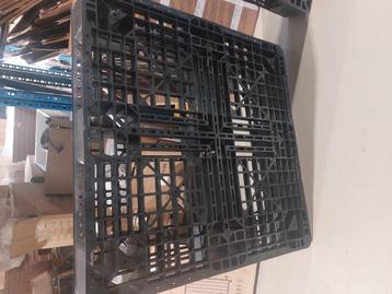 Kunststof plastic pallets beschikbaar voor biedingen