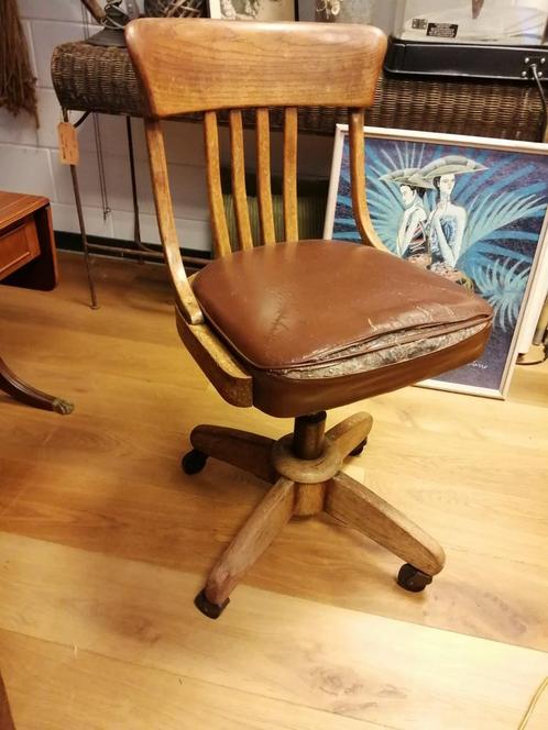 ANTIEKE HOUTEN ZELDZAME BURO STOEL IN GELEEFDE STAAT., Antiek en Kunst, Curiosa en Brocante, Ophalen