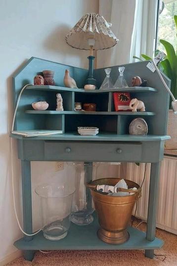 Superschattig hoekkastje beschikbaar voor biedingen