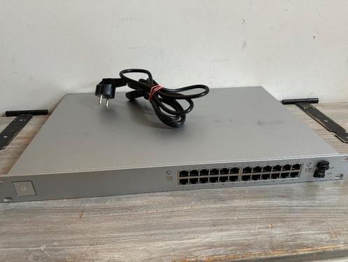 UniFi Switch (24-poorts, 250W PoE+) Ubiquiti, Computers en Software, Netwerk switches, Gebruikt, Ophalen of Verzenden