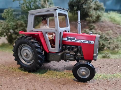 Britains Massey Ferguson 595, Hobby en Vrije tijd, Modelauto's | 1:32, Zo goed als nieuw, Tractor of Landbouw, Britains, Ophalen of Verzenden