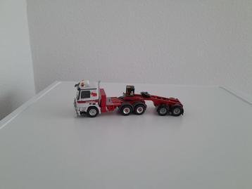 Mercedes Actros van Mammoet Transport met een dolly . beschikbaar voor biedingen