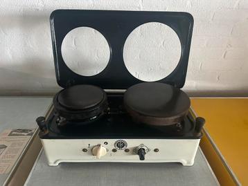 Antieke, vintage keukenbenodigheden beschikbaar voor biedingen