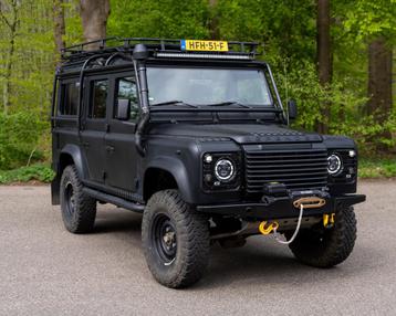 Zwarte Land Rover Defender 110 td5 Full option overlander beschikbaar voor biedingen