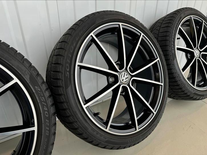 18'' VW Golf 7R GTI Belvedere 5G0601025CF Velgen Pirelli Win, Auto-onderdelen, Banden en Velgen, Velg(en), Zomerbanden, 18 inch
