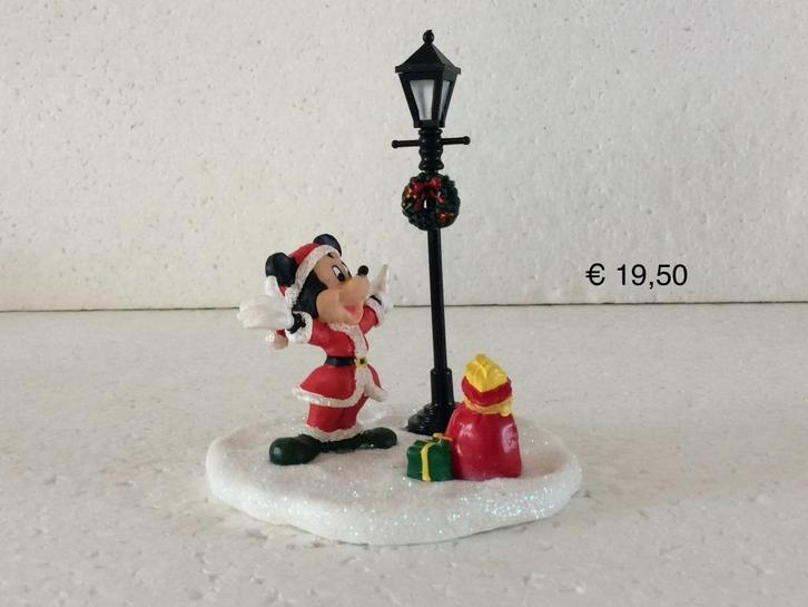 Disney Mickey mouse als kerstman - beeldje - kerstdorp, Verzamelen, Disney, Zo goed als nieuw, Beeldje of Figuurtje, Mickey Mouse