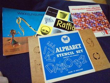 Raffia. Stempelen. Wikkelfiguren. Alphabet Stencil Set.  beschikbaar voor biedingen