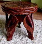 Mooi handsnijwerk, Tafeltje met poten van antilopen koppen, Huis en Inrichting, 45 tot 60 cm, Minder dan 55 cm, Rond, Ophalen of Verzenden