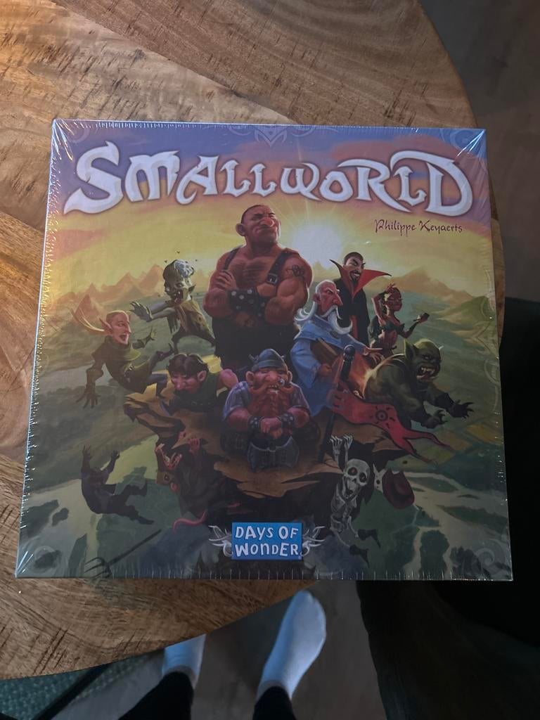 Small World - Nieuw in plastic!, Ophalen of Verzenden, Nieuw